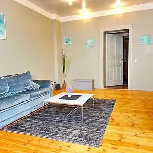 Schöne In Attraktiver Und Zentraler Lage Apartment